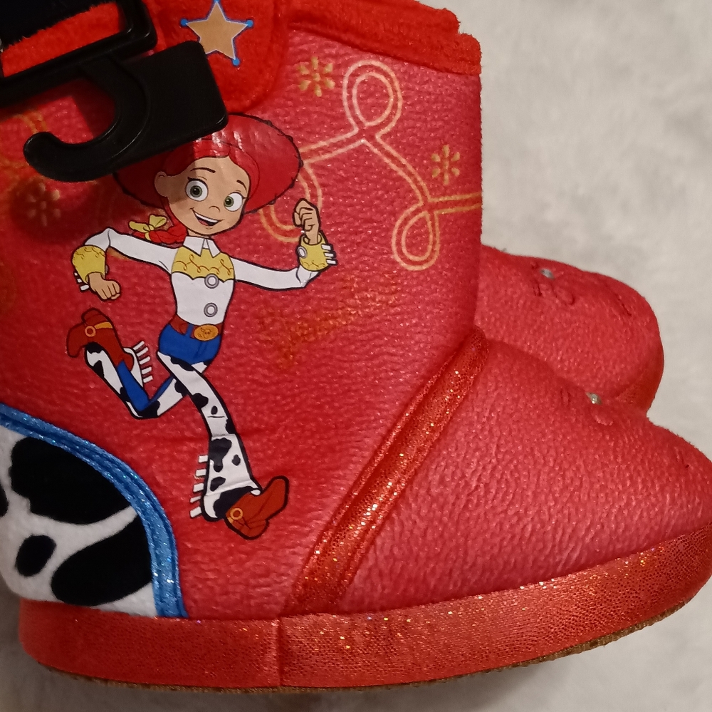 Kids' slippers bundle - Picture 8 of 10